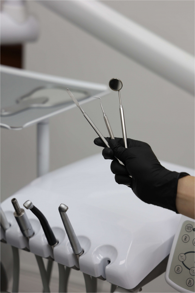 
стоматологические инструменты для лечения зубов